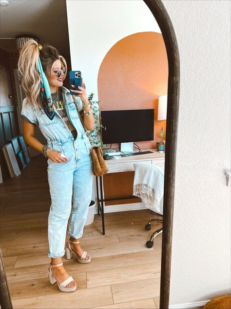 Western Outfit Aesthetic, Jumpsuit Outfit Fall, Denim Jumpsuit Outfit, Trendy Mom Outfits, Jumpsuit Outfits, Diary Entry, Nashville Outfits, Jumpsuit Outfit, Mom Outfits