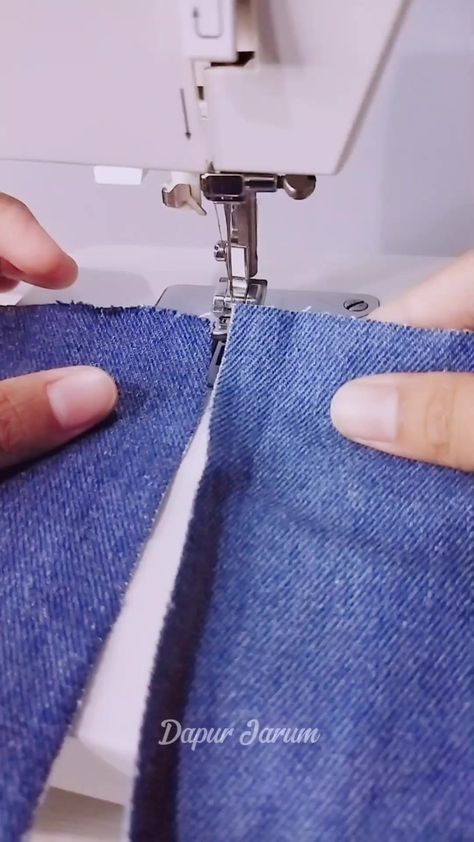 ✨ SEWING TIPS AND TRICKS 82 #craft #diy #sewing #sewingtips #sewingtechnique #howto #sewingtutorials #diy #diyersoft #diyer #sewingproject… | Instagram Sewing Techniques, Sewing Hacks, Sewing Tutorials, Sewing Projects, Sewing Patterns, Sewing, Pattern, Instagram