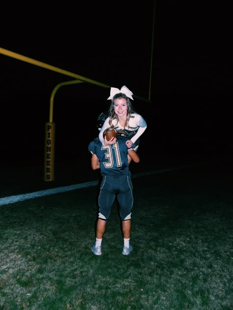 Football Couple Pictures, Cheerleader Couple, Football Cheerleader Couple, Cheer Couples, Football Players Pictures, Cute Couples Football, Football Girlfriend, Football Couples, Cheers Photo