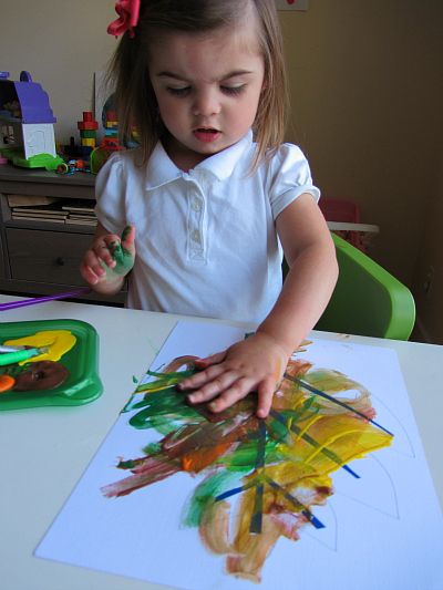 finger painted fall leaves Painted Fall Leaves, Fall Activities For Toddlers, Leaf Craft, Thanksgiving Decorating, Autumn Leaves Craft, Preschool Fall, Fall Lessons, Stem Design, Fall Art Projects