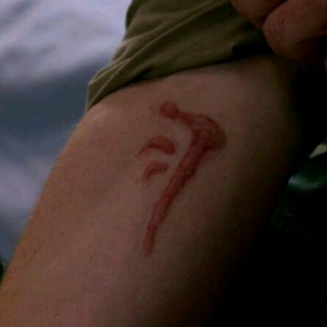 #megandreamtattoo I want to get this because this is my inspiration I'm a fan of Supernatural Mark Of Cain Tattoo, Supernatural Cain, Supernatural Mark Of Cain, Mark Of Cain, Mary Winchester, Supernatural Bloopers, Blade Tattoo, Supernatural Tattoo, Supernatural Wallpaper