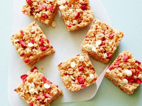 Get No-Bake Healthy Strawberry-Almond Cereal Bars Recipe from Food Network. Go to http://robflorexplore for photo tips @ tricks. Cereal Bars Recipe, Strawberry Cereal, Cereal Bars Recipes, Bake Healthy, Strawberry Almond, Cereal Treats, Healthy Strawberry, Cereal Bars, Freeze Dried Strawberries