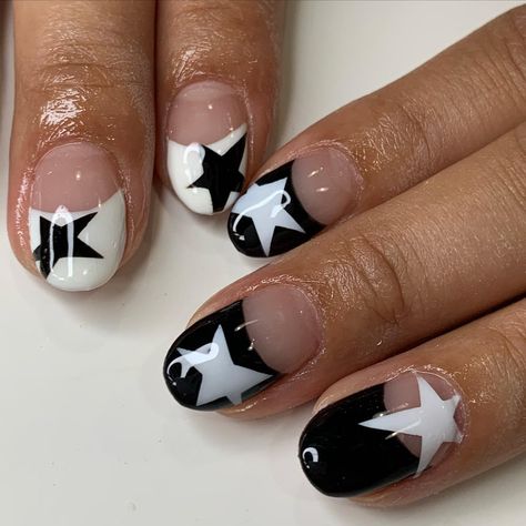 Short Emo Nails, Short Goth Nails, Short Star Nails, Star Nails Y2k, Mens Nails, Red Acrylic Nails, Daisy Nails, Goth Nails, Grunge Nails