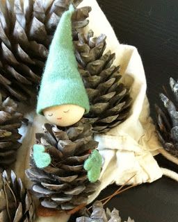 we bloom here: Pinecone Gnomes: a repost Pinecone Gnomes, Migrating Birds, Little Mr, Pinecone Crafts Christmas, Gnome Tutorial, Waldorf Crafts, Bohemian Christmas, Diy Pinecone, Gnomes Diy