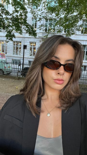 tia dewitt on Instagram: "My new styling obsession 🤍  #longbob #90sbob #hairstyling #ghd #bobhairstyle" 90s Long Bob, Bob And Bangs, Hair Long Bob, Long Bob Hairstyle, 90s Haircuts, Bob Haircut Curly, Hot Haircuts, Hairstyles For Layered Hair, Long Bob Haircuts