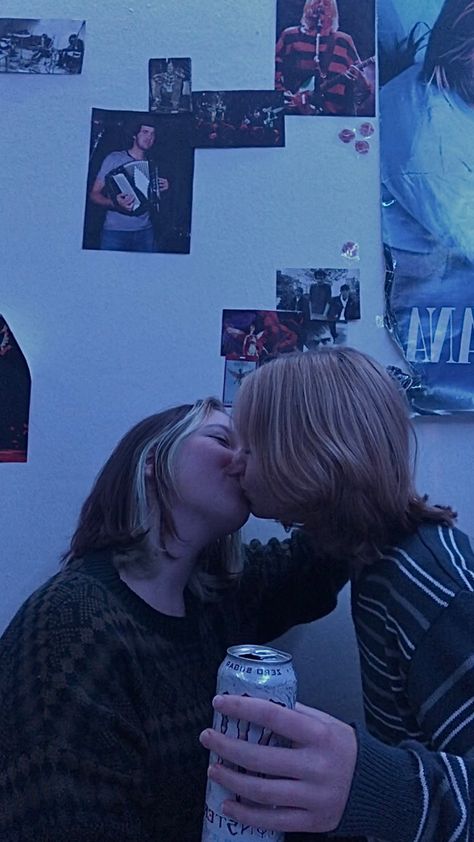 #couplesgoal #grunge #wlw #couple #kissing #kiss #monster #nirvana Wlw Kiss Spicy, Wlw Couples Spicy, Wlw Kiss Tounge, Wlw Kiss, Wlw Couple, Grunge Couple, Aesthetic Emo, Vaporwave Wallpaper, Midwest Emo