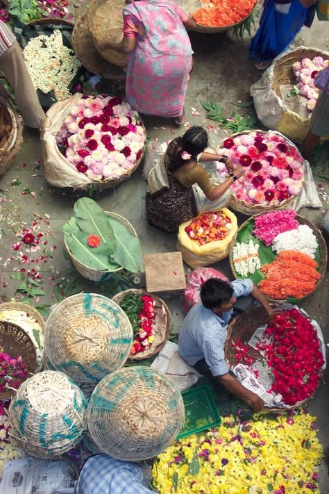 Indian Retro, South Asian Aesthetic, Dry Skin Makeup, Indian Room, Giving Flowers, You're So Pretty, History Of Photography, Flower Therapy, Indian Aesthetic