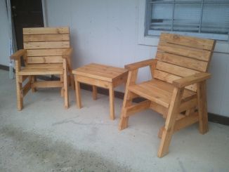 Diy Outdoor Chairs Easy, Wooden Chairs Diy, Poultry Equipment, Outside Furniture, Wooden Chairs, 2x4 Furniture, Outdoor Furniture Plans, Golf Putters, Outdoor Armchair