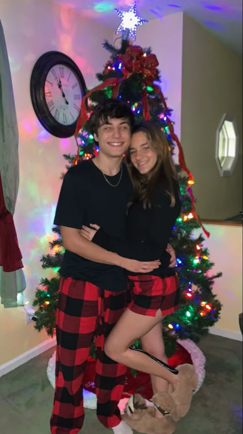 Christmas Couple Matching Outfits, Cute Christmas Outfits For Couples, Christmas Pictures Boyfriends, Couples With Matching Pajamas, Boyfriend Matching Pajamas, Couples Matching Pjs Christmas, Matching Christmas Pajamas For Couples, Matching Couple Pajamas Christmas, Matching Xmas Pajamas Couple