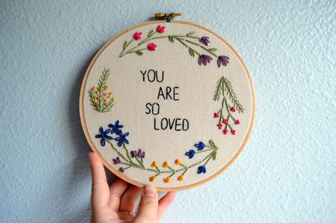 Diy Easy Embroidery, Hoop Art Wall, Cross Stitch Hoop, Embroidery Hoop Wall Art, Flower Circle, Pola Kristik, 자수 디자인, Hand Embroidery Stitches, Embroidery Hoop Art