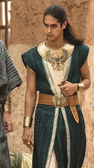 Egyptian King Costume, Egyptian Cosplay Men, Modern Egyptian Fashion Men, Egyptian Clothing Male, Ancient Egyptian Clothing Men, Avan Jogia Tut, Egyptian Clothing Men, Modern Egyptian Fashion, Acotar Fashion