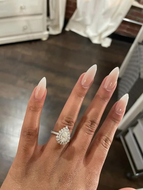 White Oval Nails, Ongles Beiges, White Stiletto Nails, Engagement Nails, White Tip Nails, Kutek Disney, Unghie Sfumate, Girly Acrylic, Pink Ombre Nails