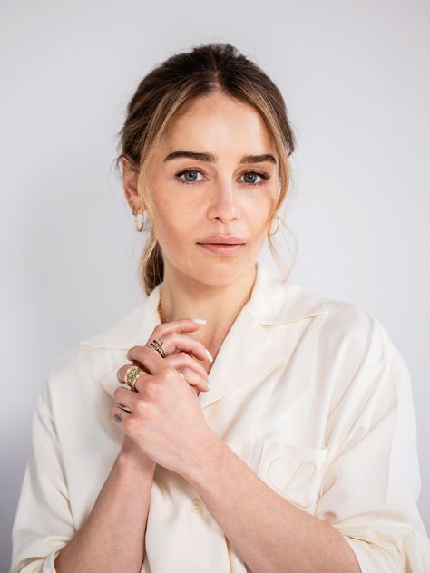 Emilia Clarke Big Issue Magazine June Hq Emilia Clarke Hairstyles, Emilia Clarke Hair, Soft Blonde Highlights, Demi Lovato Hair, Emilia Clarke Style, Medium Length Waves, Warm Blonde Highlights, Wavy Updo, Shoulder Length Waves