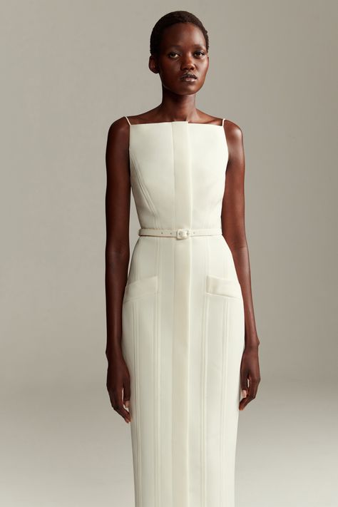 Roland Mouret Spring 2025 Ready-to-Wear
https://www.vogue.com/fashion-shows/spring-2025-ready-to-wear/roland-mouret/slideshow/collection#15 Galaxy Dress, Column Dress, Roland Mouret, Runway Looks, Fashion Fits, New Classic, Classy Dress, Classy Outfits, Elegant Dresses