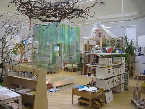 A “Natural Habitat” Classroom |  Epic Examples Of Inspirational Classroom Decor Reggio Decoration Ideas, Waldorf Classroom Set Up, Microschool Classroom, Reggio Classroom Decor, Preschool Room Themes, Reggio Classroom Set Up, Reggio Inspired Classrooms Preschool, Classroom Set Up, Nature Inspired Classroom