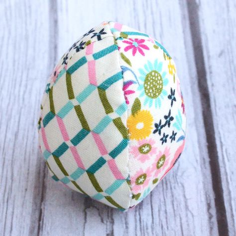 Soft Fabric Easter Egg - Free Sewing Pattern - Orange Bettie Sewing Easter Projects, Fabric Easter Eggs, Dyed Eggs, Easter Craft Projects, Easter Tree Ornaments, Spring Sewing, Easter Egg Pattern, Easter Fabric, Spring Easter Crafts