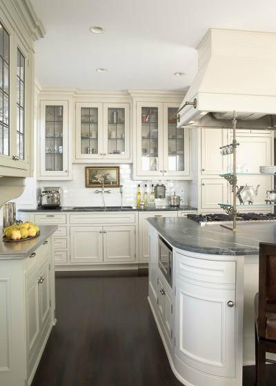 Townhouse Interior Kitchen, Nyc Townhouse Interior, Dark Stained Wood Floors, Nyc Townhouse, Glass Kitchen Cabinets, Townhouse Interior, Kitchen New York, Interior Kitchen, Glass Kitchen