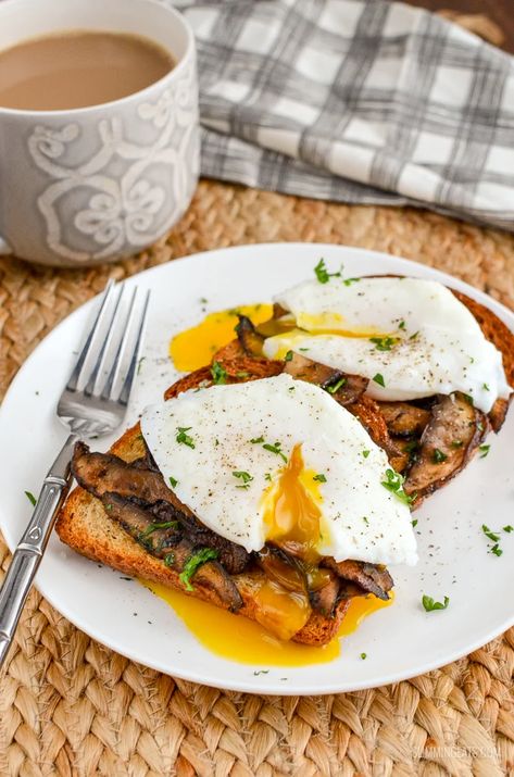 Poached Eggs On Toast, Delicious Healthy Breakfast Recipes, Mushroom Breakfast, Eggs And Mushrooms, Garlic Mushrooms, White Plate, Breakfast Brunch Recipes, World Recipes, Poached Eggs