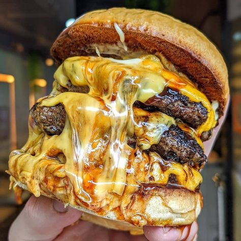 #burgerorder on Instagram: “#burgerorder 📷: @foodcoma_eats Where does the cheese start and the sauce end? 😂. I like them extra cheesy, and Kenta from…” Tasty Food Videos, Foodie Pics, Cheesy Recipes, Cheat Meal, Dinner Meals, Delicious Burgers, Food Board, Delicious Snacks Recipes, Food Platters