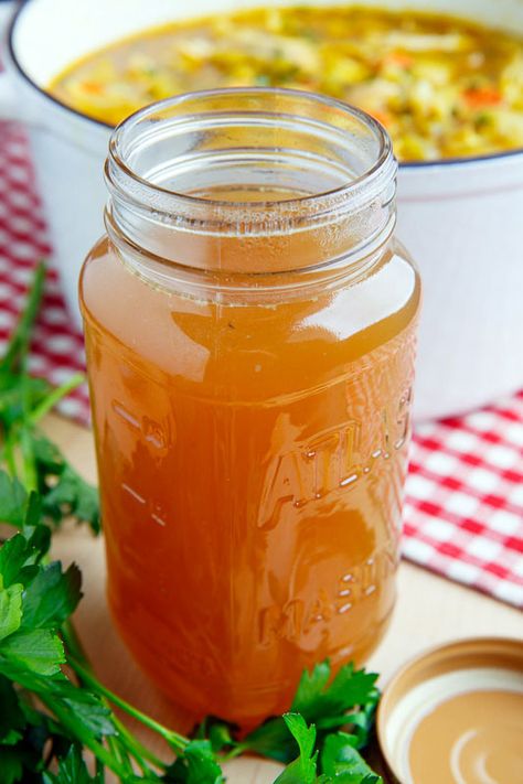 Easy Homemade Chicken Broth Ham Broth, Turkey Stock Recipe, Homemade Chicken Broth, Homemade Broth, Chicken Broth Recipes, Closet Cooking, Homemade Chicken Stock, Turkey Broth, Turkey Stock