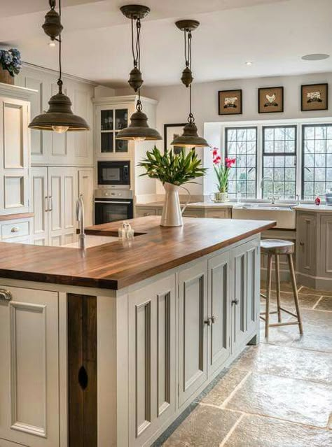 Farmhouse Kitchen Affordable Farmhouse Kitchen, Farmhouse Kitchen Design, Dream Kitchens, Kitchen Farmhouse, Farmhouse Style Kitchen, Room Idea, Modern Farmhouse Kitchens, Kitchen Redo, Kitchen Islands