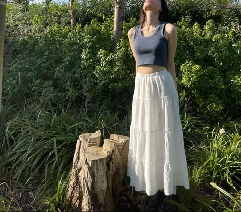 How To Style Maxi Skirts Summer, Summer Flowy Skirt Outfits, Summer Outfit Skirt Long, Long Skirt Summer Aesthetic, White Fairy Skirt Outfit, Long White Skirt Outfits For Summer, Converse With Long Skirt, White Fairy Skirt, Long Flowy Skirt Outfit Summer