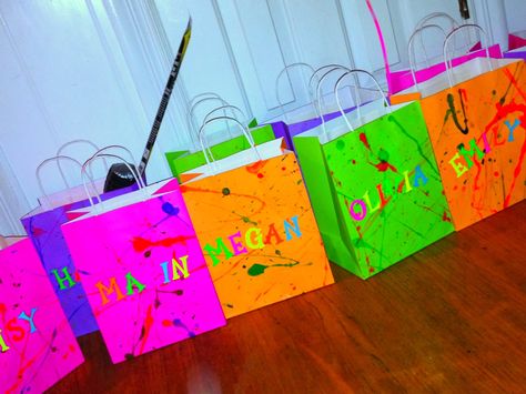 Neon Party Bags Ideas, Glow In The Dark Dance, Dance Birthday Party, Glow Stick Party, Glow In Dark Party, Neon Birthday Party, Dance Party Birthday, Glow Birthday Party