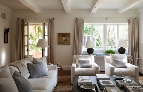 Mark D Sikes Interiors, Amy Neunsinger, Wide Living Room, Room Neutral, Living Room Decor Neutral, Mark D Sikes, Nancy Meyers, Coastal Living Rooms, Living Room Lounge