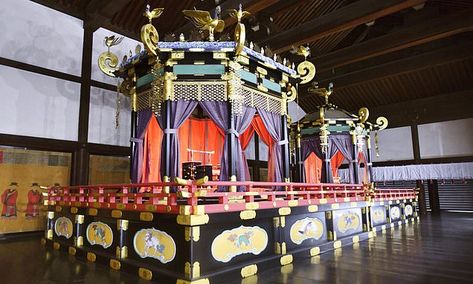 Japanese imperial throne taken apart and moved to Tokyo ahead of... Japanese Throne Room, Japanese Palace, Hina Matsuri, Heian Period, Imperial Crown, Time Pictures, Throne Room, The Coronation, Imperial Palace