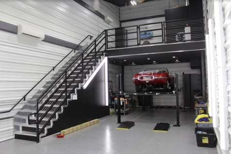 Garage With Lift, Car Lifts For Garage, Car Lift, Garage Car Lift, Man Garage, Garage Design Interior, Luxury Garage, Car Workshop, Garage Loft