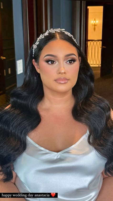 Bridal Makeup Mexican, Wedding Make Up Round Face, Wedding Makeup Plus Size Bride, Bridal Makeup For Latinas, Wedding Makeup Latina Brides, Mexican Bride Makeup, Wedding Makeup Mexican, Glam Bridal Makeup Looks, Round Face Wedding Makeup