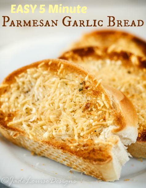 Easy Parmesan Garlic Bread and the Magic in Mealtime How To Make Fudge, Bread Dishes, Yummy Biscuits, Garlic Bread Recipe, Easy Lunch Recipes, Quick Bread Recipes, Delicious Bread, Vegetarian Cooking, Family Meal