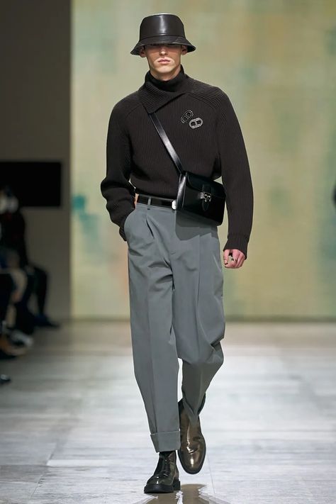 Hermès Fall 2022 Menswear Fashion Show | Vogue Vogue Men, Menswear Runway, Street Style Outfits Men, Fall Outfits Men, Hermes Men, Streetwear Men Outfits, Fall 2022, Mens Fall, 가을 패션