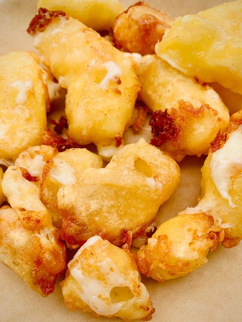 Beer Batter Cheese Curds, Wisconsin Cheese Curds Recipe, Beer Battered Cheese Curds, Curds Recipes, Fried Appetizers, Cheese Curds Recipe, Wisconsin Cheese Curds, Cheddar Cheese Curds, Butter Chicken Recipe Easy