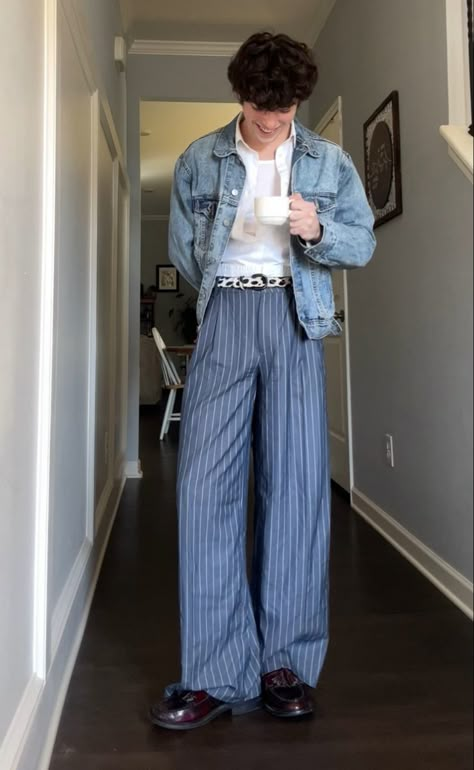 Converse 70s Outfit Men Shorts, 70s Pants Men, 70s Bell Bottoms Outfits Men, 70s Denim Outfit Men, Men’s Bell Bottom Outfit, 70s Themed Outfits, Stripe Pants Outfit, Tomboy Femme, Streetwear Inspo