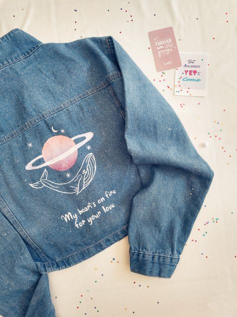 Diy Denim Jacket Paint Ideas, Denim Jacket Painting, Custom Jeans Diy, Bts Hoodie, Army Clothes, Painted Clothes Diy, Bts Clothing, Custom Denim Jacket, Painted Jacket