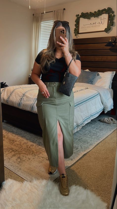 #modestwear #maxiskirt #outfits #skirtfashion #aesthetic #fashion #green Green Jean Skirt Outfit, Modest Jean Skirt Outfits, Jeans Skirt Outfit, Jean Skirt Outfit, Jean Skirt Outfits, Fashion Reference, Jeans Skirt, Green Jeans, Modest Wear