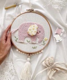 Embroidery Punch Needle, Simple Hand Embroidery Patterns, Embroidery Hoop Wall Art, Hand Embroidery Patterns Flowers, Punch Needle Patterns, Diy Embroidery Patterns, Hand Embroidery Kit, Baby Embroidery, Hand Embroidery Flowers