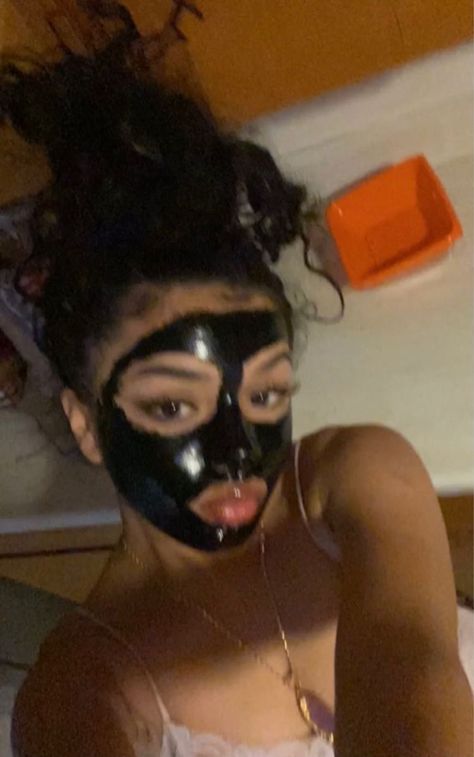 Black Face Mask Aesthetic, Aesthetic Girl Black, Black Aesthetic Girl, Black Mask Aesthetic, Pretty Face Mask, Face Mask Aesthetic, Mask Pictures, Girls With Black Hair, Cute Face Mask