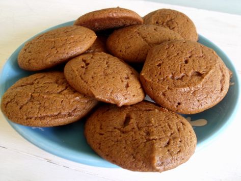 Molasses Cookie Recipe, Old Fashioned Molasses Cookies, Molasses Cookie, Newfoundland Recipes, Molasses Recipes, Spicy Almonds, Food Creatives, Molasses Cookies Recipe, Chocolate Mint Cookies