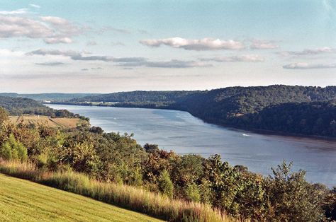 Do you love long, gorgeous drives through hidden gems? If so, check out these 6 backroads for an incredible scenic drive through Indiana. Indiana Travel, Great River, Scenic Roads, Ohio River, Scenic Byway, Explore Nature, Scenic Routes, Scenic Drive, Lake Michigan