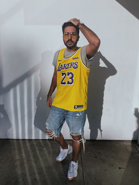 #lakers #23 #lebronjames #fashion #fila Lakers Jersey Outfit Men, Laker Jersey Outfit Men, Jersey Outfit Men, Lakers Outfit, Jersey Outfits, Lakers Jersey, La Outfits, Black Men Fashion Swag, Rock In Rio