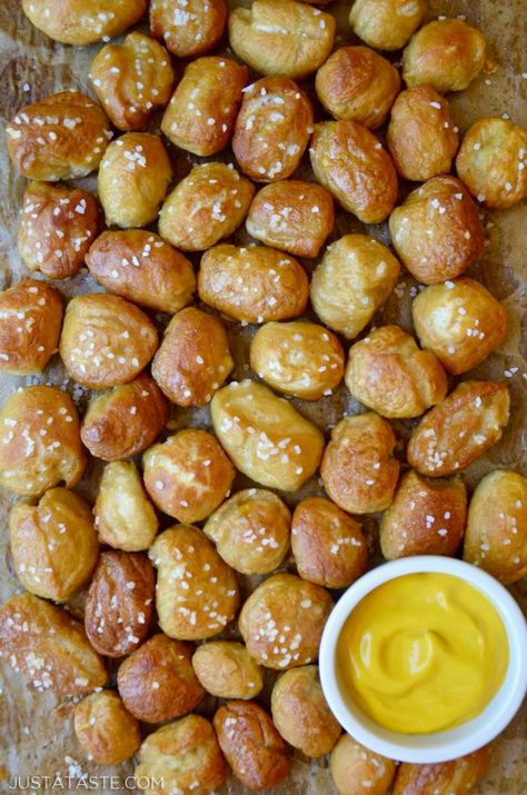 Easy Homemade Soft Pretzel Bites, a post from the blog Just a Taste on Bloglovin’ Homemade Soft Pretzel Bites, Soft Pretzel Bites, Pretzel Bites Recipes, Pretzel Bread, Healthy Pumpkin Bread, Pretzel Recipe, Soft Pretzel Recipe, Pumpkin Recipes Healthy, Bites Recipes