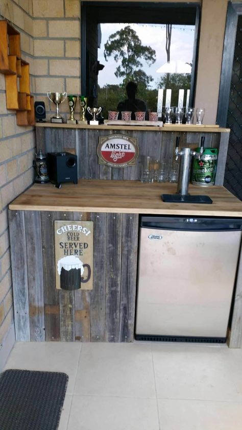 Palet Bar, Wooden Pallet Bar, Bar Pallet, Bar En Plein Air, Ideas Terraza, Pallet Bar Diy, Outside Bars, Pallet Bar, Diy Home Bar