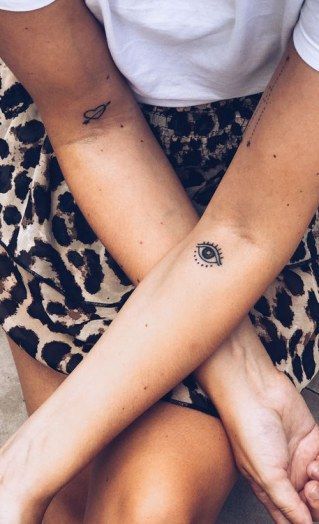 Minimalist Tatoos, Cosmos Tattoo, Pen Designs, Evil Tattoo, Shape Tattoo, Tattoo Zeichnungen, Inspiration Tattoos, Cat Tattoos, Tiny Tattoo