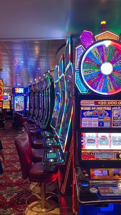 Aesthetic Colleges, Vegas Wallpaper, Welcome To Vegas, Game Loft, Casino Aesthetic, Las Vegas Tips, Heart Of Vegas, Play Slots Online, Sweet Bonanza