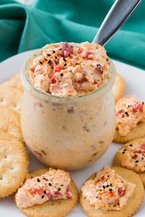 Cheddar Cheese Spread, Southern Pimento Cheese, Cold Party Appetizers, Party Appetizer Dips, Pimento Cheese Recipes, Mozzarella Sticks, Pimento Cheese, Party Appetizer, Old Bay