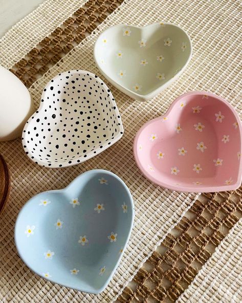 Diy Pottery Painting, Clay Magnets, Multiple Rings, Tanah Liat, Pottery Painting Designs, Clay Diy Projects, Keramik Design, Pottery Crafts, Diy Pottery