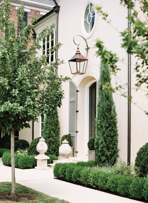 Boxwood Landscaping, Courtyard Landscaping, Gas Lanterns, Front Landscaping, Front Entrance, Luxe Interiors, Home Landscaping, Garden Oasis, French Garden