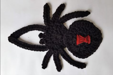 Halloween Crochet Patterns Free, Crocheted Spider, Free Crochet Halloween, Crochet Halloween Patterns, Crochet Spider, Crochet Hooded Scarf, Free Pattern Crochet, Crochet Patterns Free, Crochet Halloween